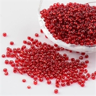 3 mm. røde perler med sølv i midten. 50 g.